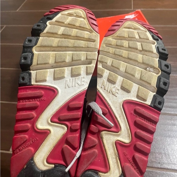 Nike Air Max 90s - Picture 4 of 5